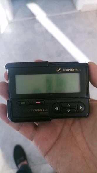 摩托罗拉顾问型汉字显示寻呼机,当年的排面也是相当可以的😄