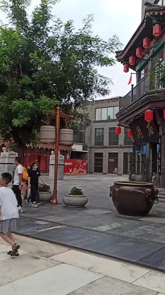前门大街的摆渡车一一铛铛车,单程票价五十元。