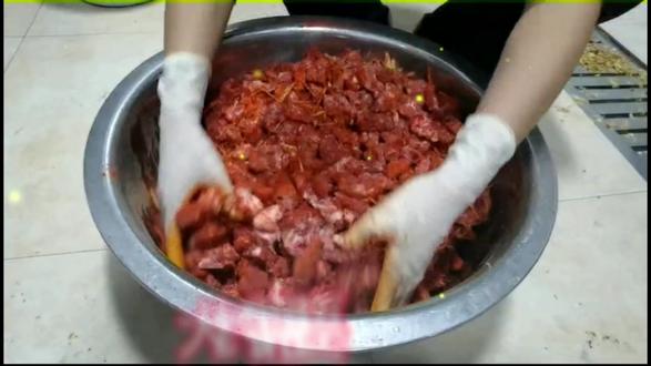 #地方特色美食 骨头渣腌制过成#生活需要点乐趣 提前备好年货,还是妈妈的味道!!