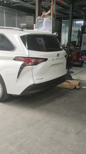 丰田塞纳
加装电动尾门+一脚踢,美女演示
#