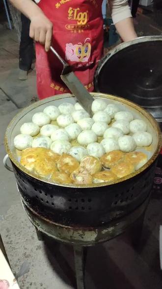 墙下村,老三水煎包开始了,欢迎大家来吃