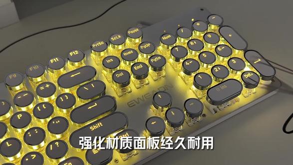 天天说想看机械键盘,今天给你们带来了#键盘打字 #机械键盘 #打工人专属键盘 #适合女生的键盘推荐 #键盘发光