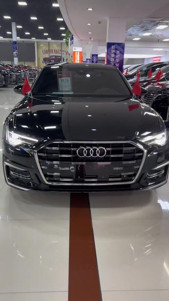 30多万预算BBA轿车首选奥迪A6L:23年上牌奥迪A6L,几千公里,原版原漆,加装:隐形车衣,20寸大轮毂,360精致软包,中控BO升降高音,贯穿式尾灯,全车隐私玻璃膜,0投资哦#奥迪a6l #dou是好车 #a6 #全dou是靓车 #每天推荐好车