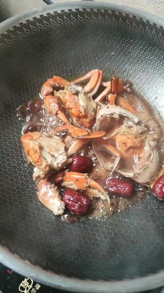 女人,要多吃红螃蟹,最滋补的!炖龙眼干,红参,高丽,都可以,麻油爆炒煮甜很补很营养!很补血!吃头晕腰酸很好用