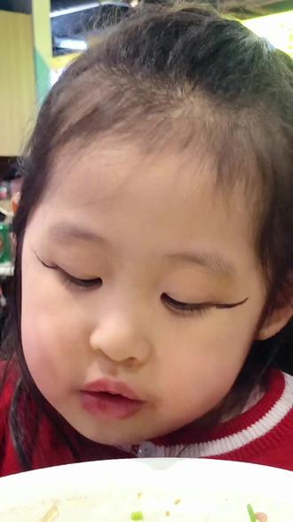 小七姐姐,眼线,越画越过分了09 - 抖音