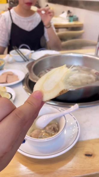 今天吃药膳鸡第一个收获是认识了一个字,芎 读xiong 第二声;第二个收获吃了新鲜的当归