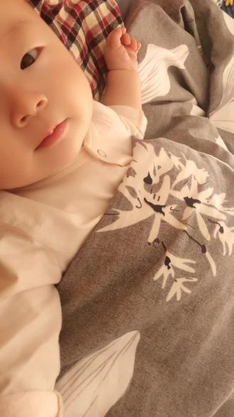 每次人家睡了我就刷哑巴抖音等我刷困了这小祖宗睡醒了有同款的姐妹吗