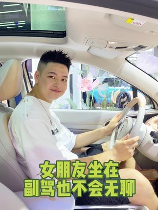 在车展能让女生看到就走不动道的车车，你还不来看看吗？#每种绽放都有力量#自信的你更美 #2022款欧拉好猫莫兰迪版