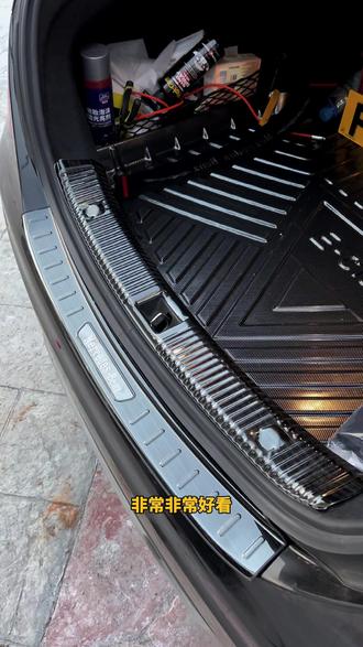 奔驰后备箱门槛和后保险杠,大家别等到刮花了才想起安装这套护板,原车开模,黑钛拉丝工艺很上档次#奔驰 #奔驰gle #奔驰e300l #奔驰glc #奔驰c260l