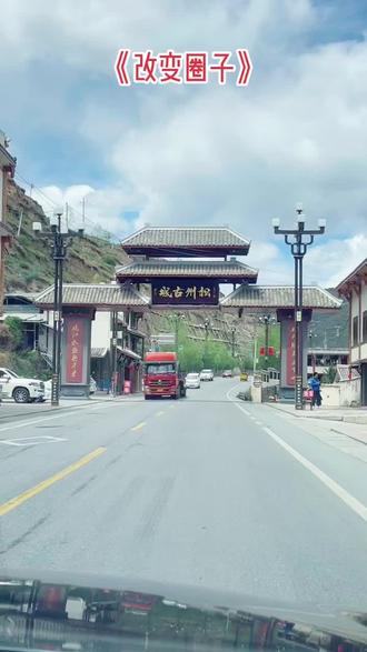 圈子有点像稻草的去处:用它绑在大白菜上就是大白菜的价值,绑在大闸蟹上就是大闸蟹的价值。物以类聚,人以群分。