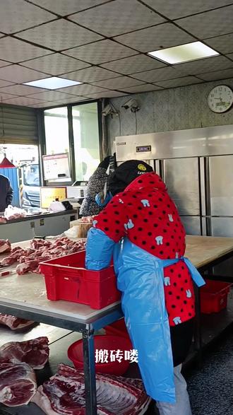 年味的开始往往是从灌香肠开始。又是一年腊肠季#腊肉腊肠 @DOU+小助手