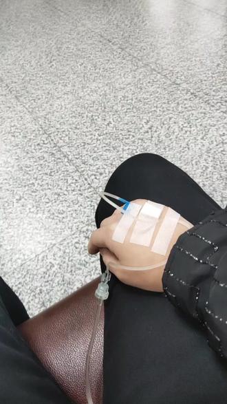 牙疼不是病,疼起来真要命#输液中 #熬过了就好了 #一个人打点滴 #让