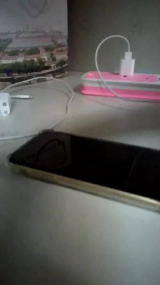 我也拍到iphone xr的面部解锁灯了