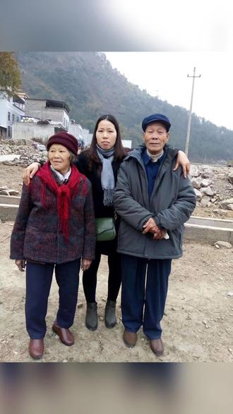 今天是重阳节,我们广西有个风俗,嫁出去的女儿今天要回娘家和爸妈吃个团圆饭,但我爸妈一起走后,所以从去年开始我再也不想过这个节日了,它让接受不了……下辈子我还想做您们的女儿永不后悔……,但我还是祝天下儿女们珍惜有父母的那种温暖……