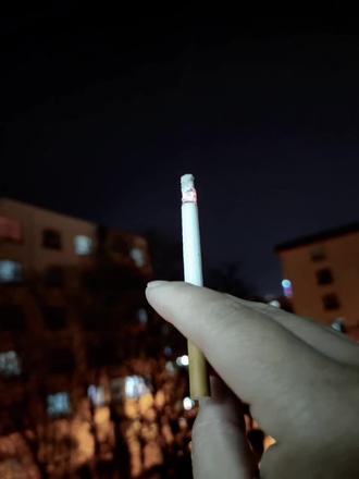 当你全心全意考虑的都是这个家,考虑他,考虑孩子,考虑他父母的时候,回头才发现他在权衡利弊的在算计着你,谁都不傻,总是敷衍,都会渐行渐远,谁也不笨,没被看重,都要越来越淡~~