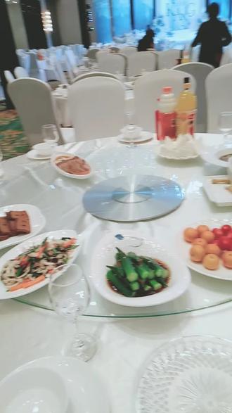 八百八十八一席,婚庆五万,这个才高档