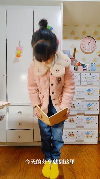 #萌宝居家秀 作文写的不错,就是夸的伪娘有点不好意思了,听了孩子的作文,今天赶快先学做饭😄不然娘俩都要饿肚子了#疫情下的可爱瞬间 #记录成长的每一个瞬间 #每天都要加油鸭