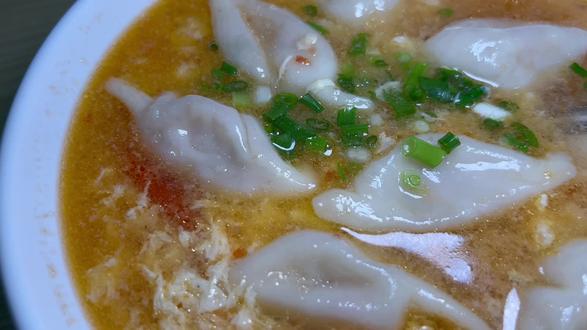 好久没吃宵夜了,贵阳少有的汤饺店,又解锁了一种新的宵夜选择! #跟着抖音去探店 #特色小吃 #汤饺 #宵夜 #麻辣馄饨