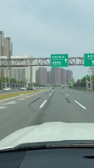 中州大道,车道变窄了~