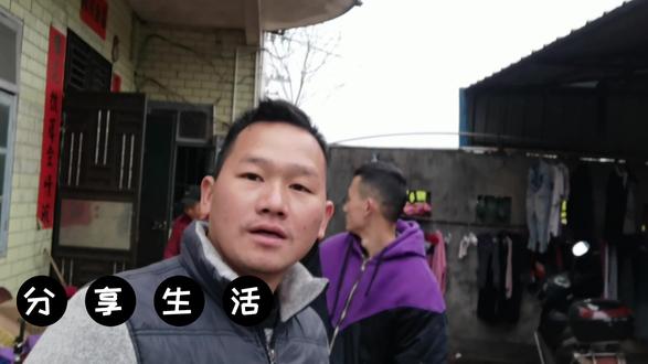 春燕生了,三加二当爸爸了,我也当大伯了,妈妈开心不得了,哈哈