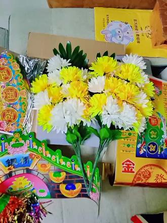 给妈妈买的鲜花,自行车,金桥银桥,船,护魂伞,花盆,还有金元宝,马上到你的五七了,我好想你,妈妈#妈我想你了