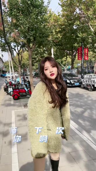 #同城性价比高的理发店推荐 #根据脸型设计发型 #懂你的发型师 #免打理烫发自然吹干效果 #人气美发店推荐 这个冬天烫个卷发,保保暖💗
让你的这个冬天不再冷