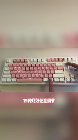 捡漏的键盘,三模机械键盘,一百多可以搞定#机械键盘 #适合女生的键盘推荐 #键盘打字 #游戏外设 #键盘