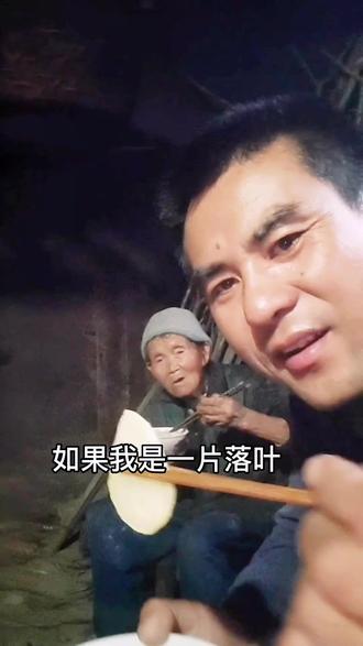 蜜蜂几月份蜜最多 454f9fd3511a45dd86d908daaf118f89_1658283263~tplv-dy-resize-origshort-autoq-75:330.jpeg?x-expires=2002964400&x-signature=XBx6CWRdVdm3jJHxf%2BDJvz3CcfM%3D&from=3213915784&s=PackSourceEnum_AWEME_DETAIL&se=false&sc=cover&biz_tag=pcweb_cover&l=202306241921311AA06F87C07413CD6D40