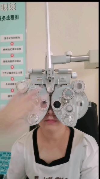 测定调节幅度👈
公式:
调节幅度A=眼的动态焦度P-眼的近态焦度R
A=1/p-1/r
最小调节幅度=15-年龄*0.25(临床最常用的)
#专业验光科学配镜