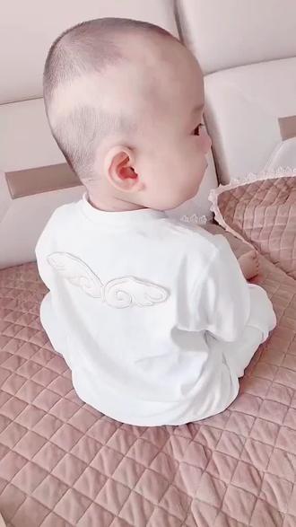 抖音上的宝宝不是这样的,你这样我很尴尬知道吗?让我以后怎么在抖音里混😂#激萌小萌芽