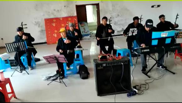 小乐队学唱《台湾同胞,我骨肉兄弟》