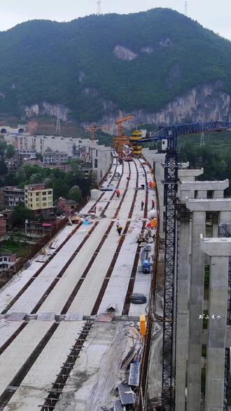 建设中的纳雍县到晴隆县高速公路纳雍段,预计全线明年年底通车,纳雍人出行又多了一个选择!#施工现场实拍 #重大项目 #贵州高速 #纳雍 #航拍