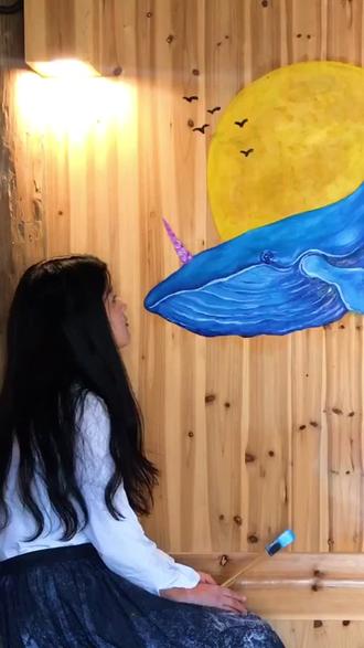 我梦见一只蓝色的鲸鱼游进了我的咖啡厅。#鲸鱼 #油画