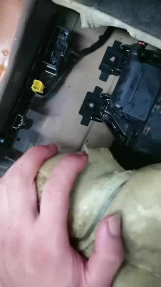 奥迪Q3座椅不好用 经检查驾驶室内积水严重