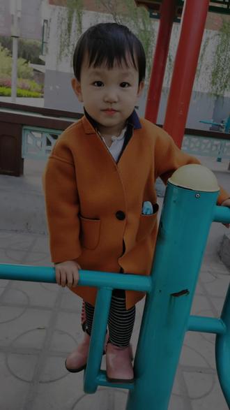 特别想留住你们小时候。