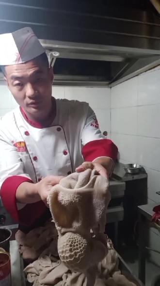 我就是一个爱烧菜的厨子,没有远大的理想抱负,就是想通过自己的努力让父母孩子衣食无忧!