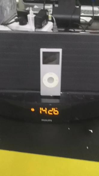 昨天淘了一个ipod加飞利浦音响,试试效果!