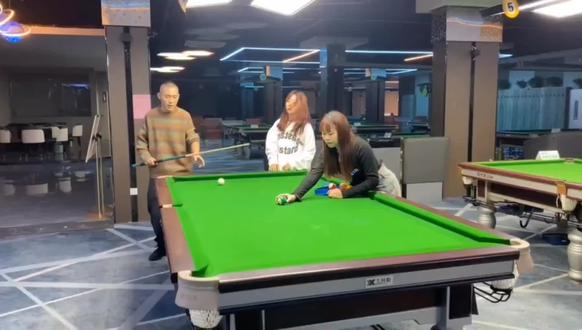这样的美女陪练、美女陪打 你们喜欢吗?世纪台球给你们安排上#台球🎱 #人气台球厅推荐 #好看的小姐姐 #休闲娱乐来一下 #又酷又飒