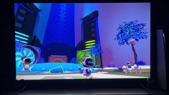 这小机器人贱萌贱萌的 好欠打