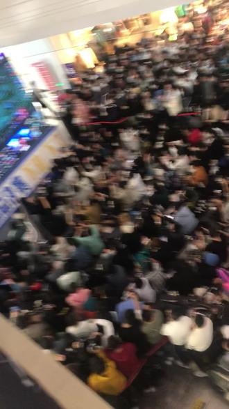 发的第一个抖音给edg,实在不会玩抖音,但是线下看比赛真的太爽了#lpl 总之,我们是冠军!!!EDG牛逼!!!