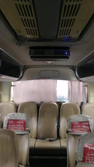 高二级大巴车,有卫生间和空气净化器,欢迎乘坐开州至重庆的大巴车,回家过年。