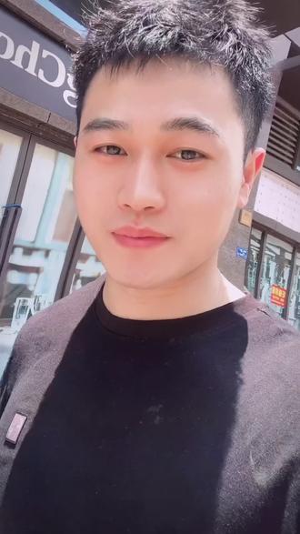 在武穴出事以后报我名字,半个圈子都认识我叫我一声斌哥,我过去解决