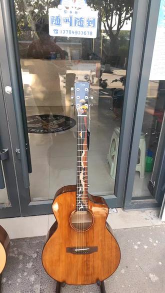 #摩莉吉他 摩莉m1云杉单板初学者吉他,它是尾数不多的卖出去让我心里最踏实,不会担心质量问题的一款。想要的找我有大大的优惠!#小谢吉他工作室 #初学者吉他
