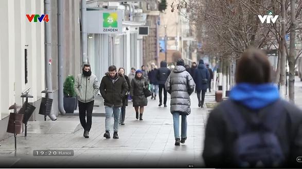 俄乌边境地区年底的日子
罗斯托夫市位于俄罗斯西南部,与乌克兰东部的顿巴斯地区接壤,即使在乌克兰战争尚未结束,双方之间的货车和客车仍然来回穿梭,这时候旅居罗斯托夫市的越南人正在忙碌为春节做准备。
#俄乌冲突 #顿涅茨克 #顿巴斯 #越南人的生活 #春节