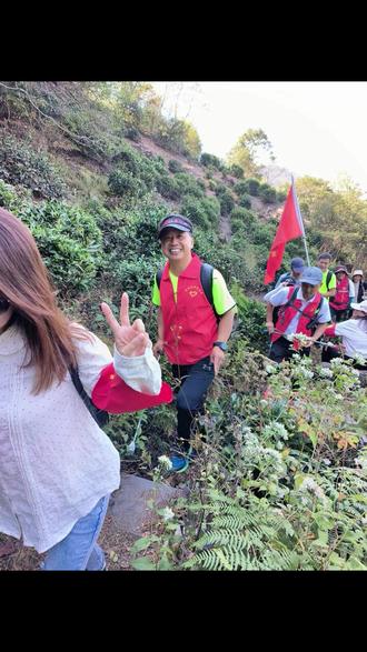 浮梁登山协会登浮梁最高山-瑶里五谷尖捡垃圾公益活动!