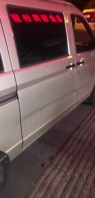 五菱荣光水温高,发动机无力,线烧了,在别的地方要更换发电机。又要几百块,在我这里几十。哪里坏了修哪里,从来不扩修,做汽车行业的标杆。正能量