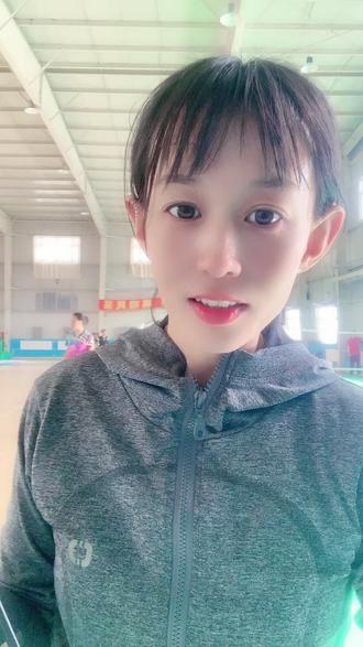 我的小黑拍跟你们的拍子有什么区别吗?注意观察哦#羽毛球🏸️