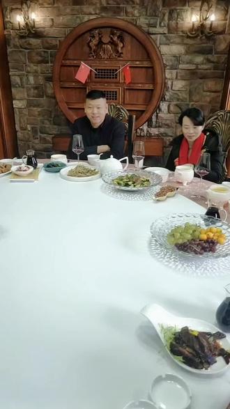 张裕卡斯特酒庄享受午宴。