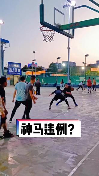 走步(带球走)违例? 翻腕携带球(非法运球)违例? 二次运球(非法运球)违例?🏀🏃#篮球需要沉淀 #持球#翻腕#允许球在手中停留#运球