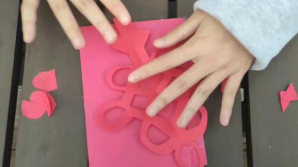 “千千中国结,丝丝中国情”—中国结剪纸才艺分享#剪纸 #中华才艺 #中华文化 #汉语国际教育